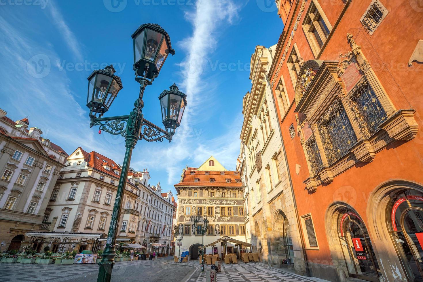 Edificios patrimoniales en el casco antiguo de Praga en la República Checa foto