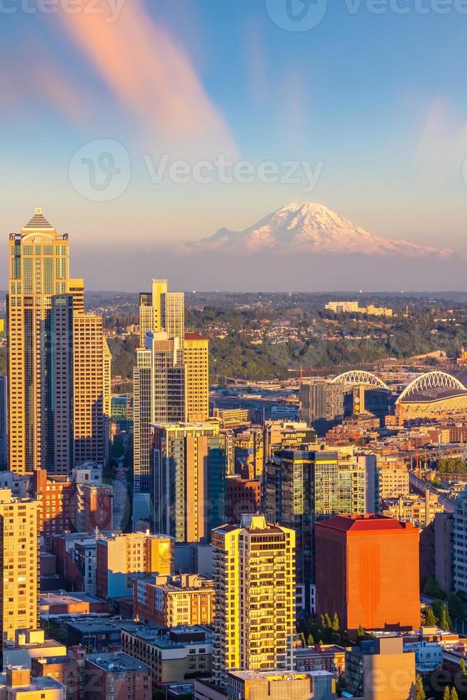 El horizonte del centro de la ciudad de Seattle paisaje urbano en el estado de Washington, EE. foto