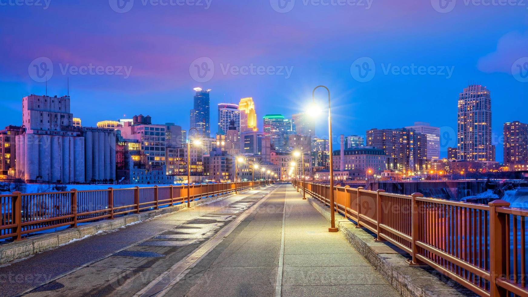 Horizonte del centro de Minneapolis en Minnesota, EE. foto