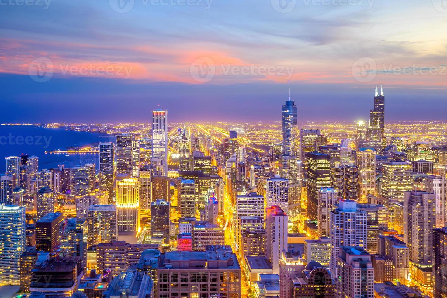 Horizonte del centro de Chicago al atardecer, Illinois, en EE. foto