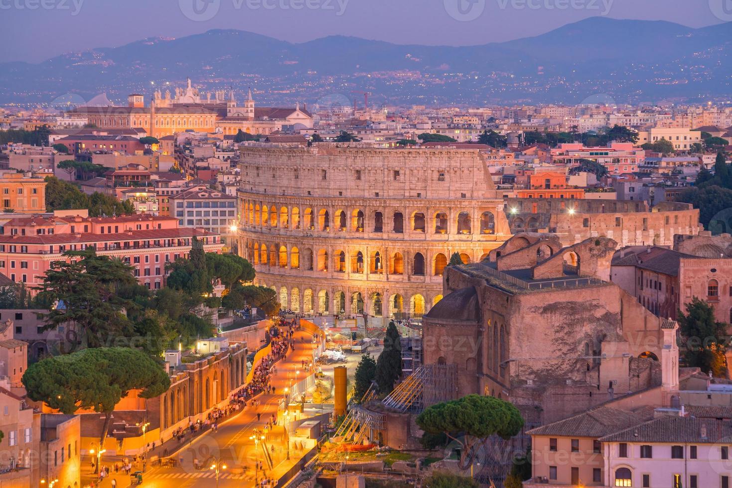 Vista superior del horizonte de la ciudad de Roma desde castel sant'angelo foto