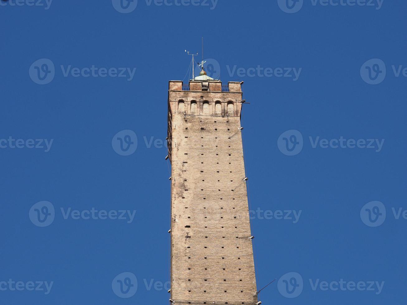 Asinelli tower in Bologna photo