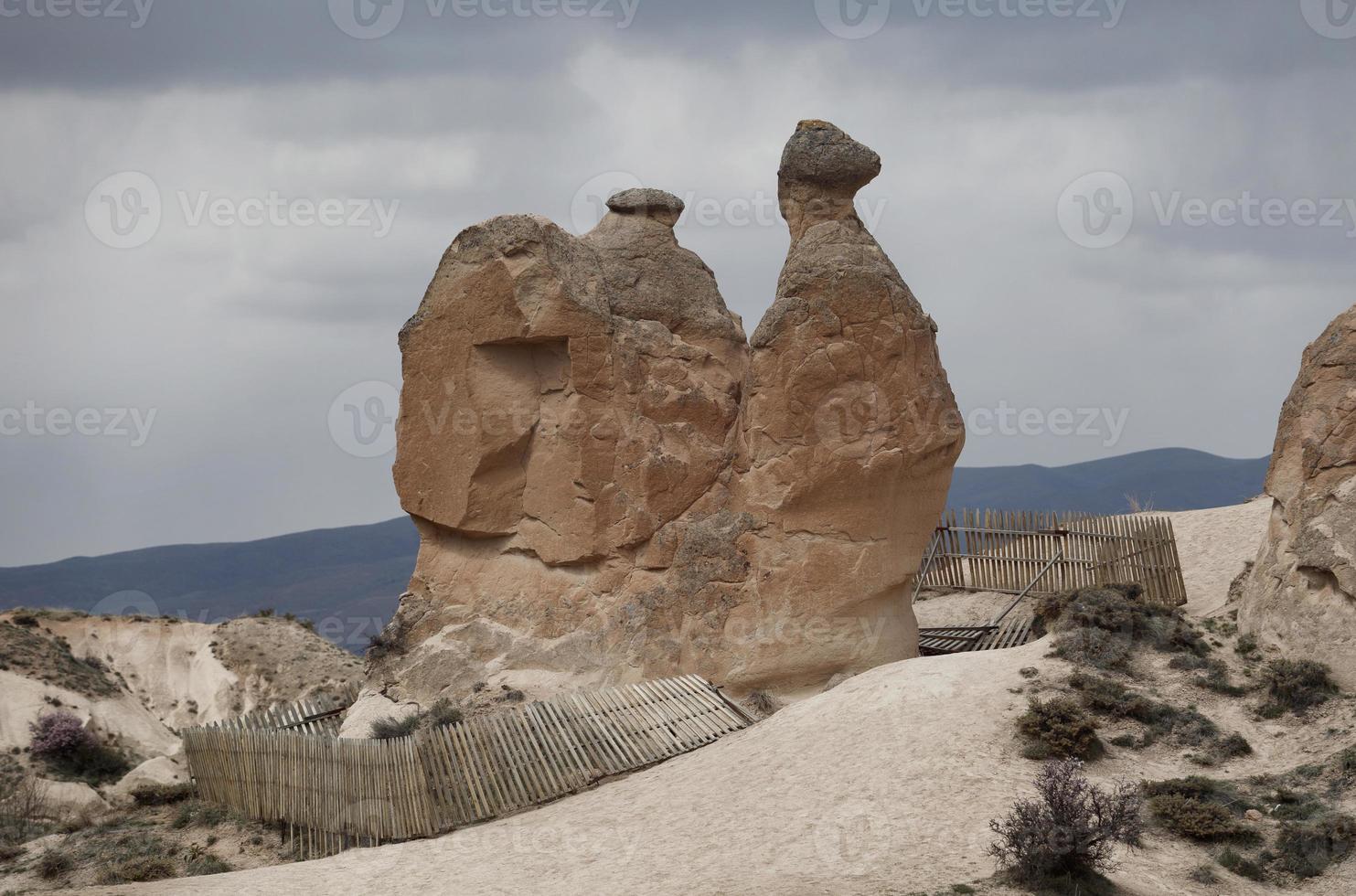 chimeneas de hadas en Capadocia, Turquía, paisaje de chimeneas de hadas foto