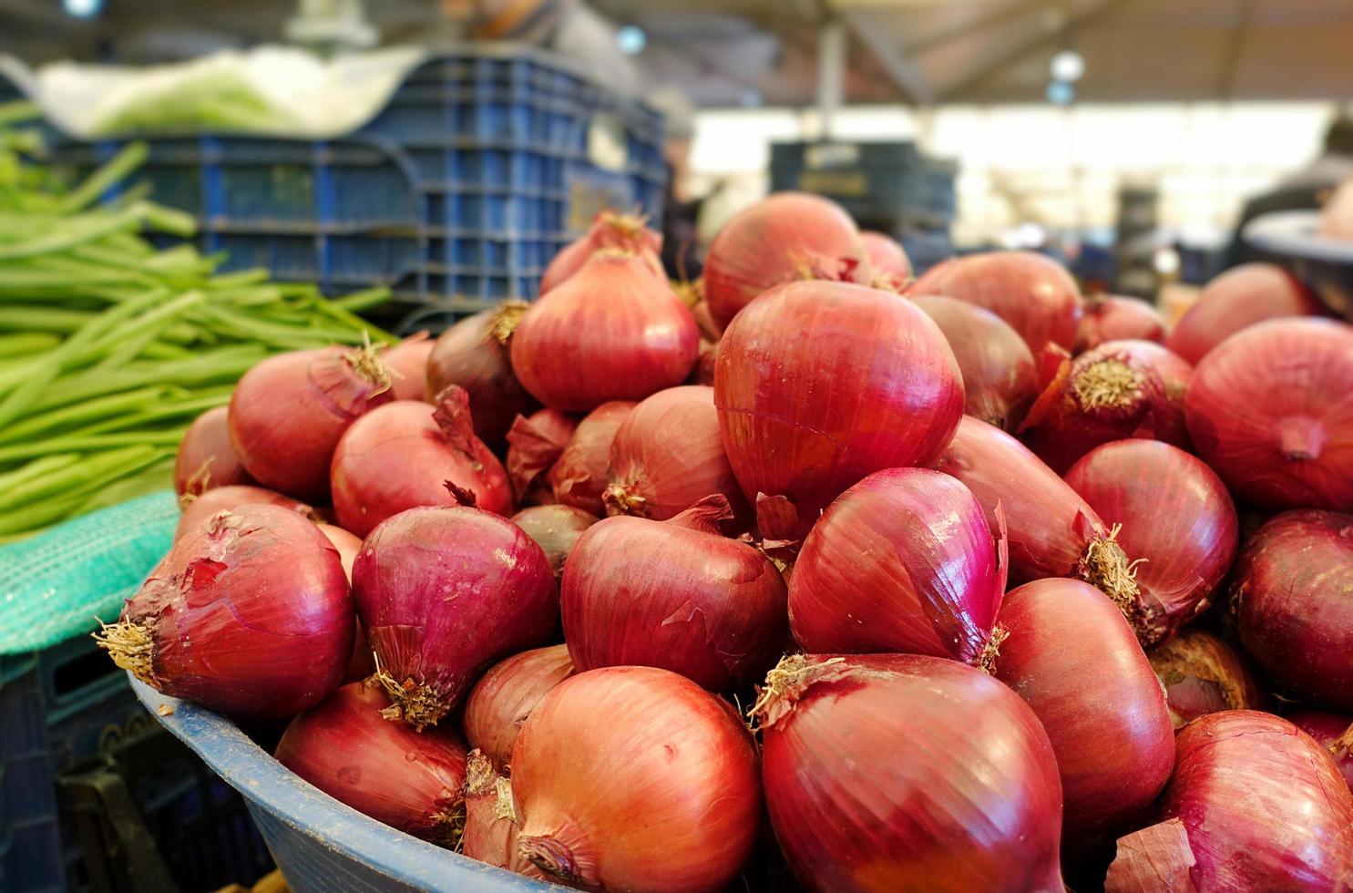 Cebolla de alimentos vegetales orgánicos en el supermercado foto