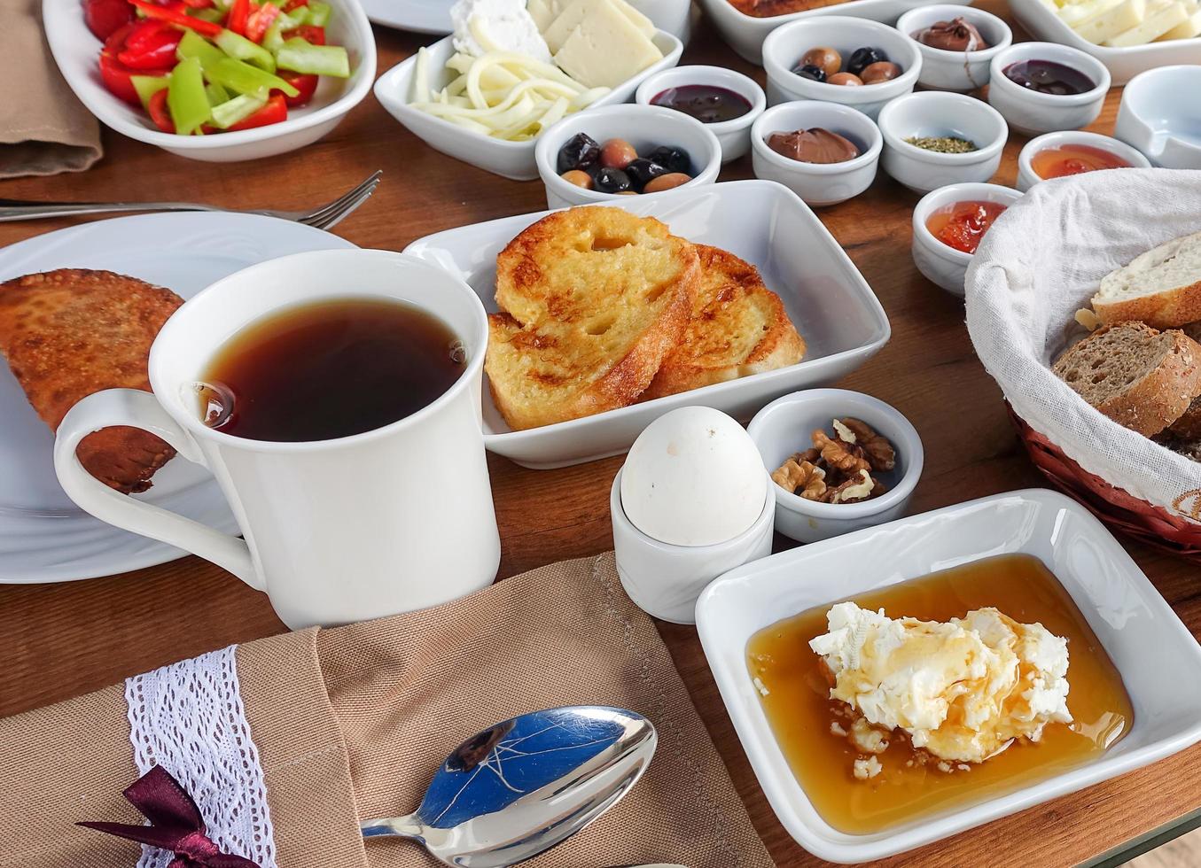 mesa de desayuno tradicional turco foto