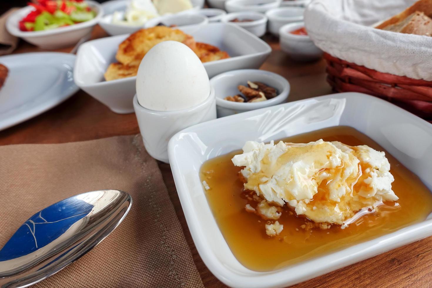 mesa de desayuno tradicional turco foto