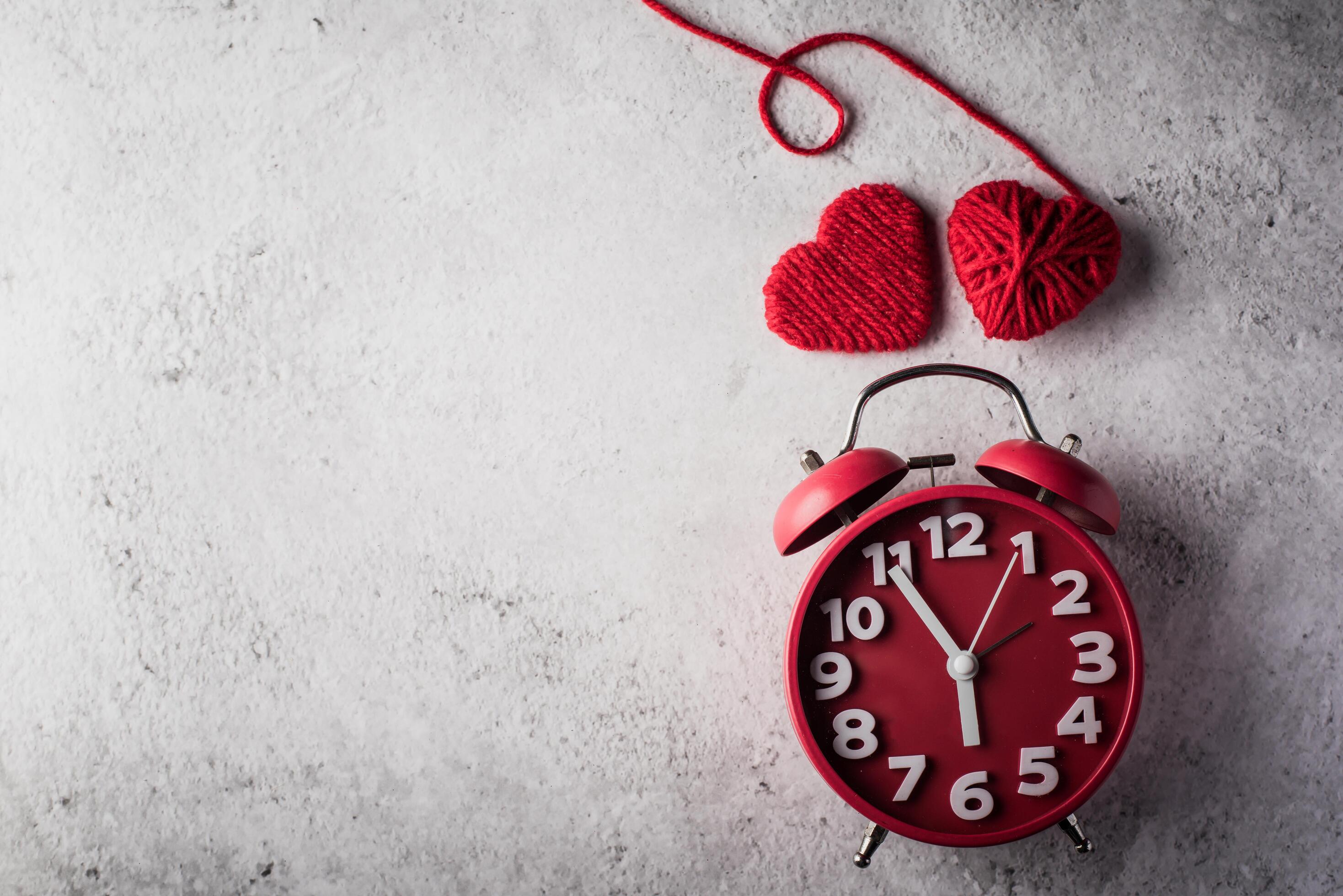 Red alarm clock with Red heart, Valentines day concept. 3203223 Stock
