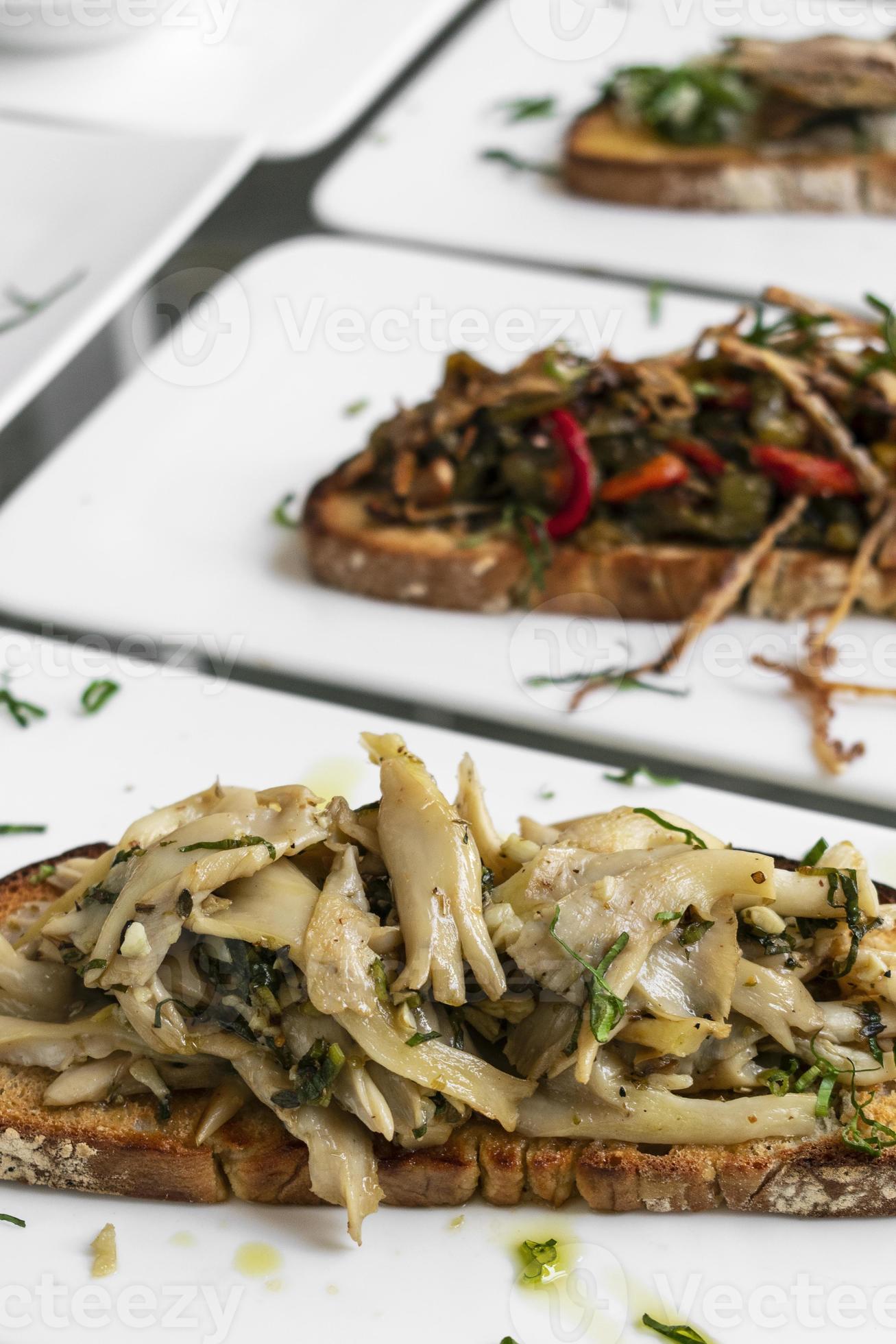 Tiborna tradicional portuguesa sándwich abierto tostado tapas