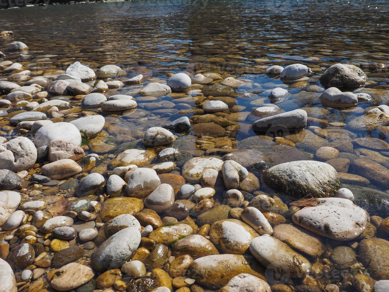 adoquines en el fondo del agua foto