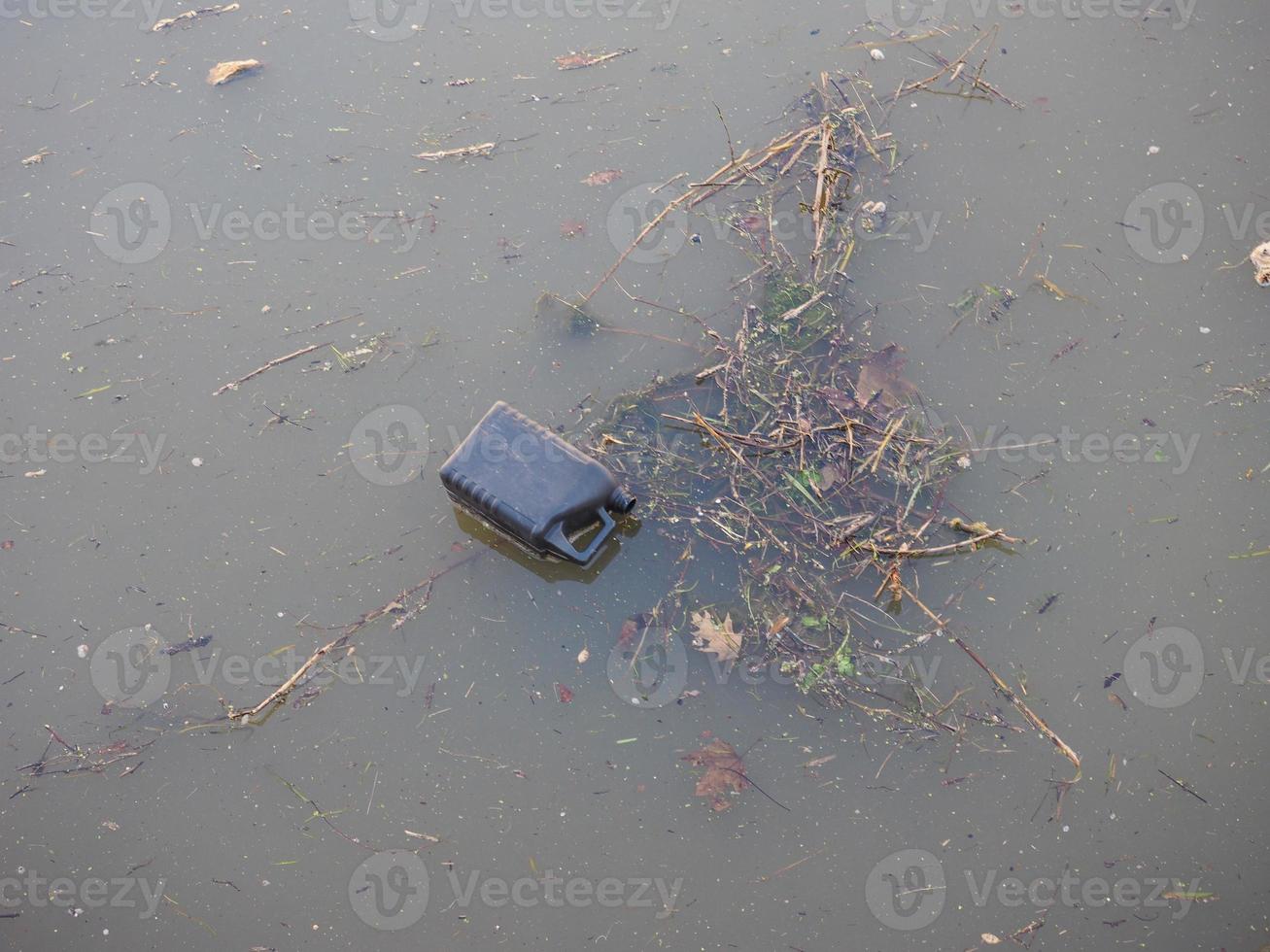 contaminación del agua del canal foto