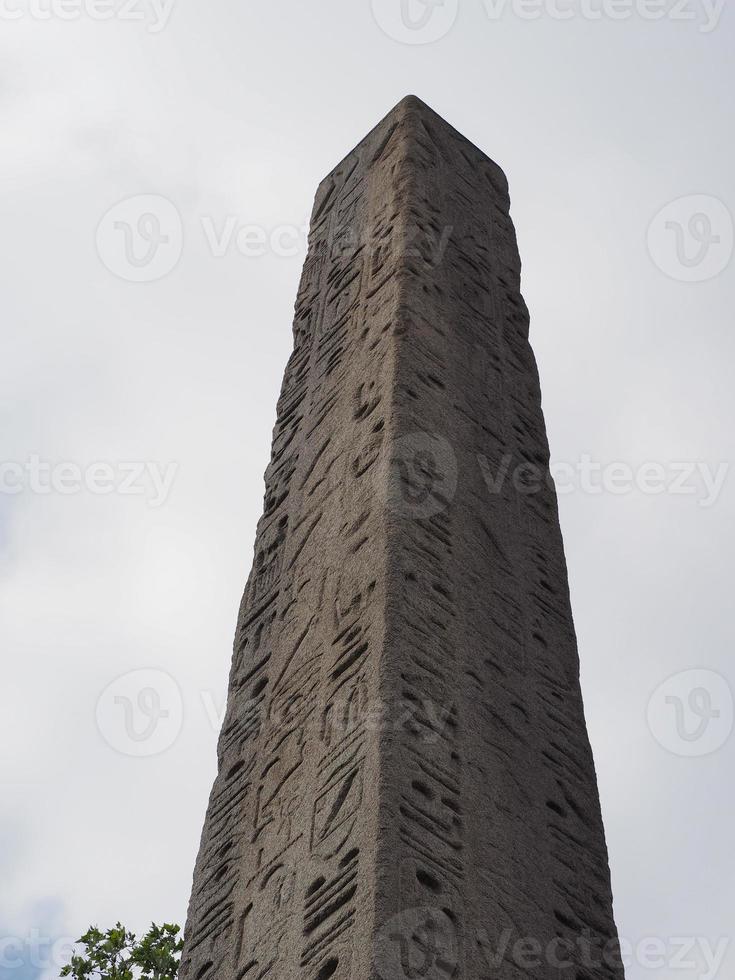 Obelisco egipcio de la aguja de Cleopatra en Londres foto