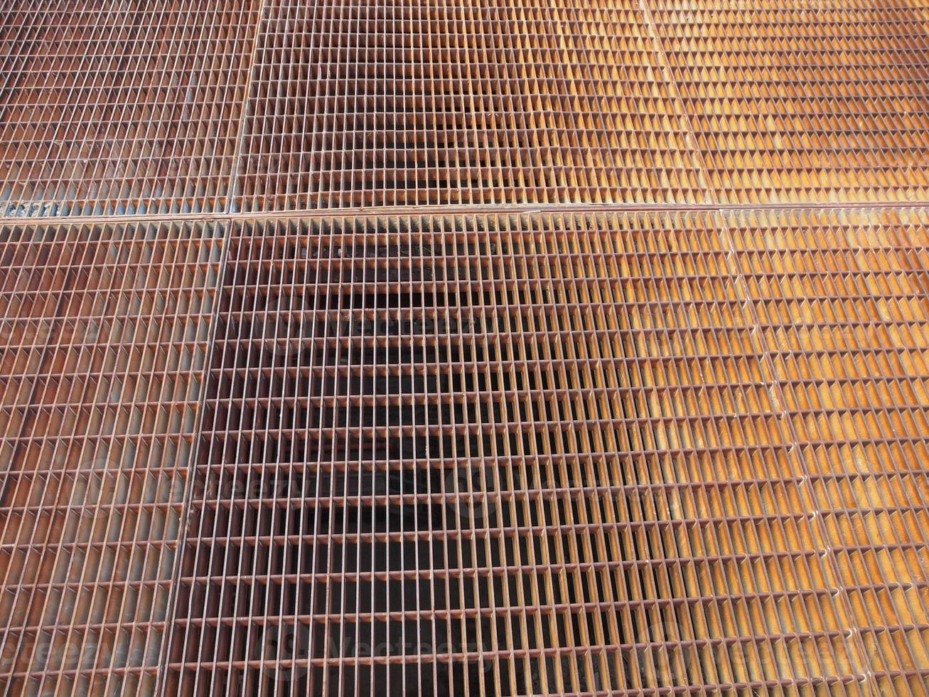 Rusted grid mesh photo