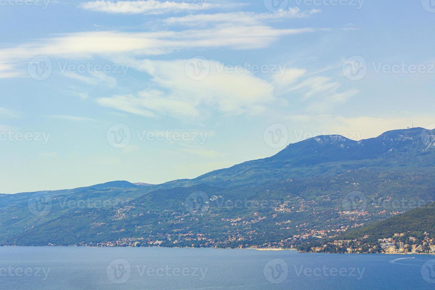 Parque natural de ucka panorama de montaña hermosa vista en croacia. foto