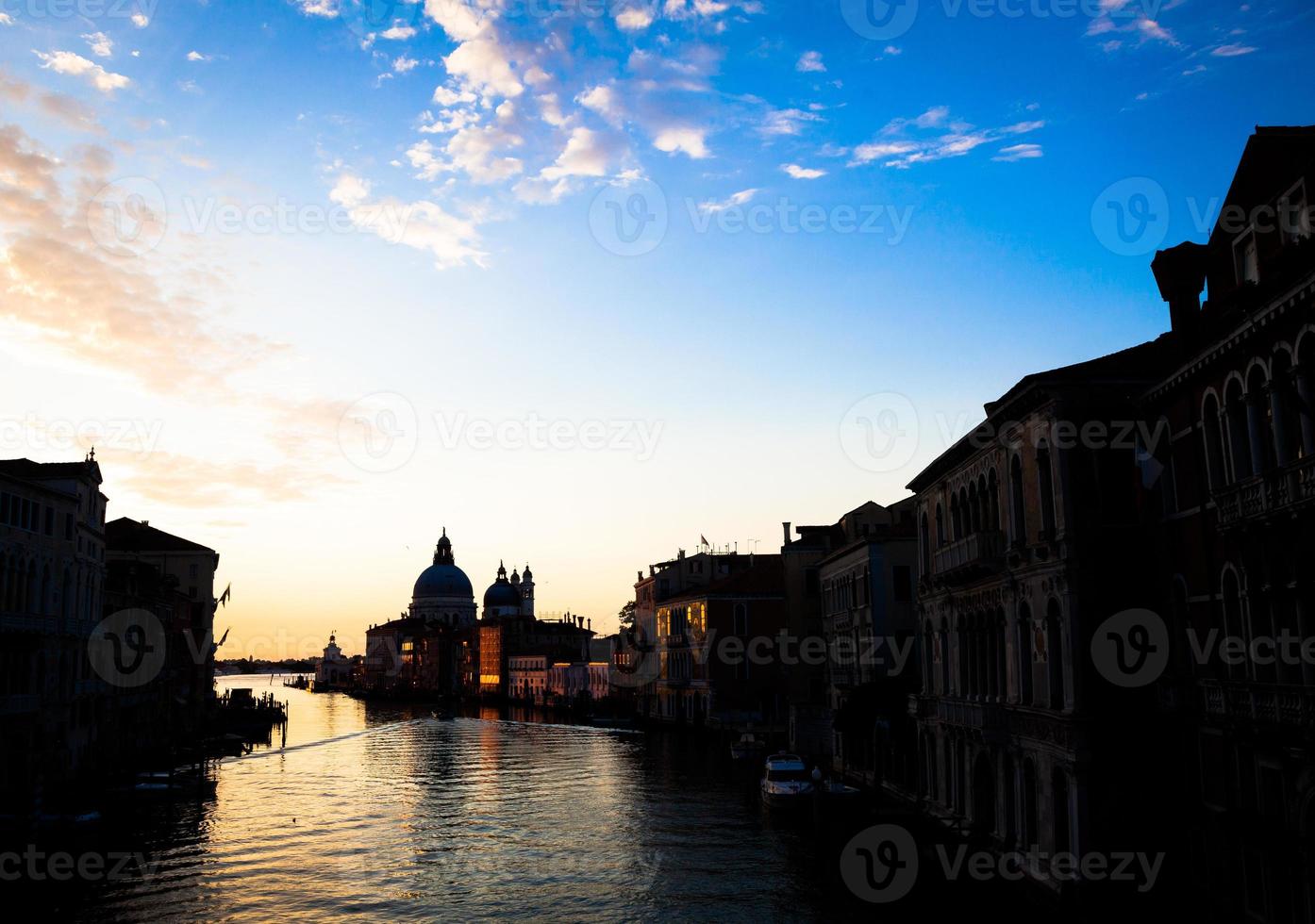 vista de venecia al amanecer foto