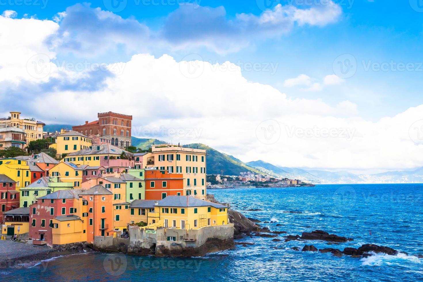 Panorama de la marina de Boccadasse en Génova, Italia. foto