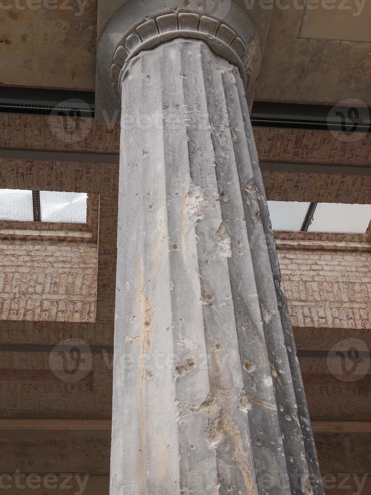 Bombed column in Berlin photo