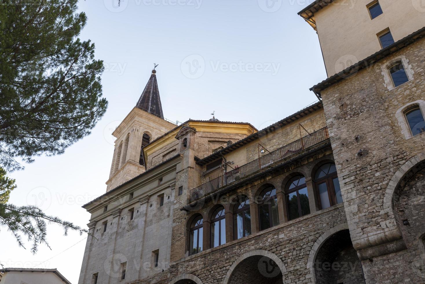 catedral del pueblo de spoleto foto