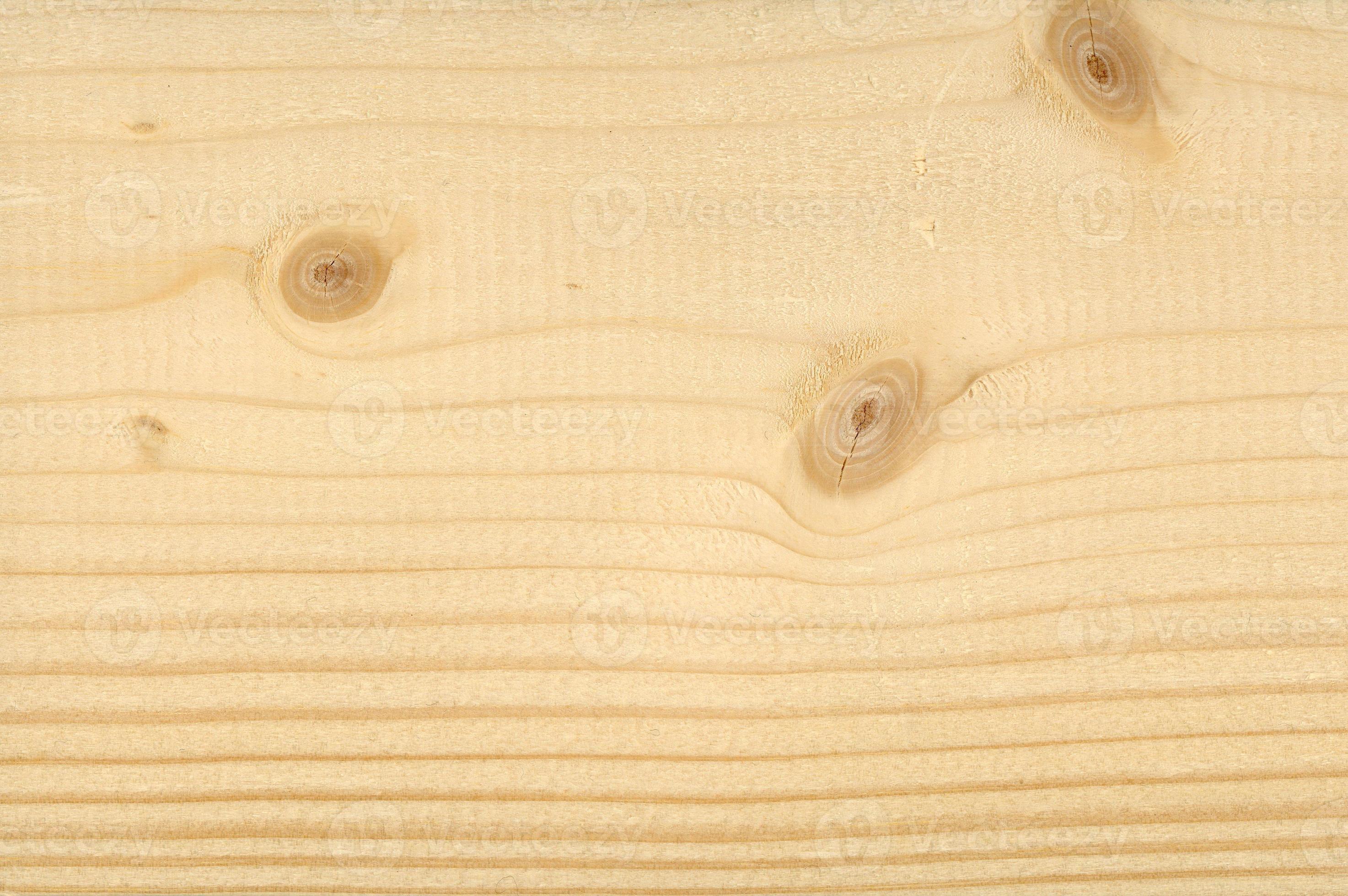 Với đường nét tự nhiên, hạt gỗ mềm mại, và màu nâu đỏ đậm, gỗ thông là vật liệu hoàn hảo để tạo nên những sản phẩm độc đáo như tủ quần áo, bàn làm việc, hoặc tấm ốp tường. Hình ảnh sẽ giúp bạn cảm nhận được sự ấm áp và tự nhiên của gỗ thông.