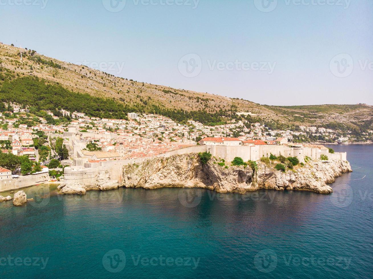 Vista aérea en el famoso destino turístico europeo en Croacia, Dubrovnik. foto