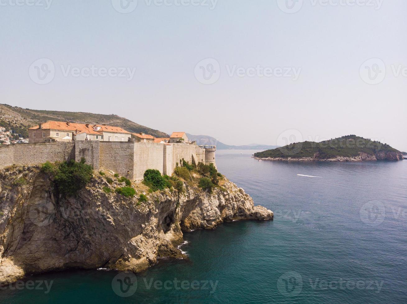 Vista aérea en el famoso destino turístico europeo en Croacia, Dubrovnik. foto