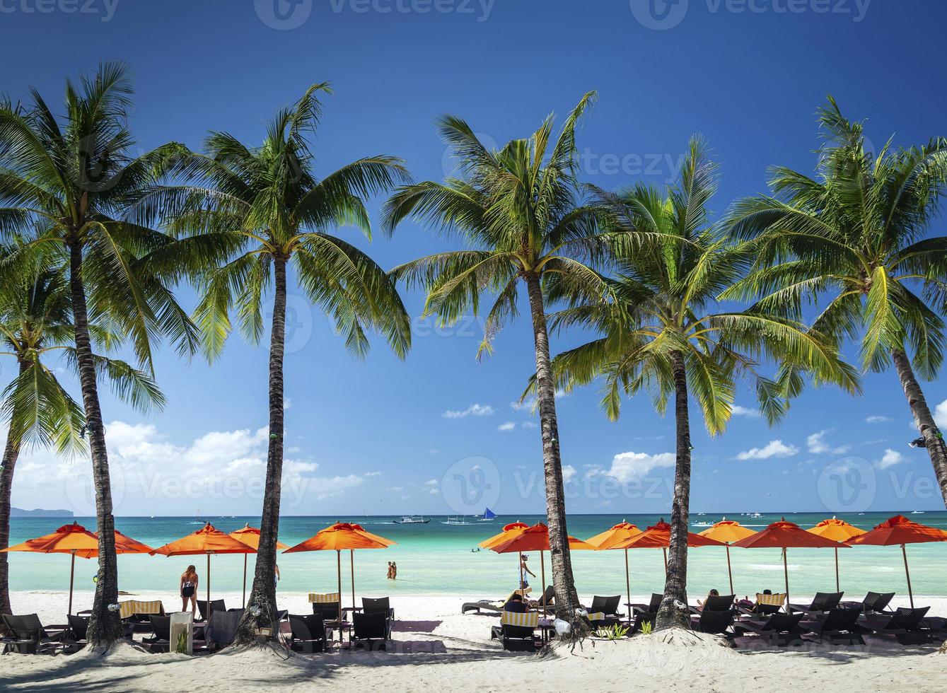 La estación 2 de la zona principal de la playa de la isla paraíso tropical de Boracay, Filipinas foto