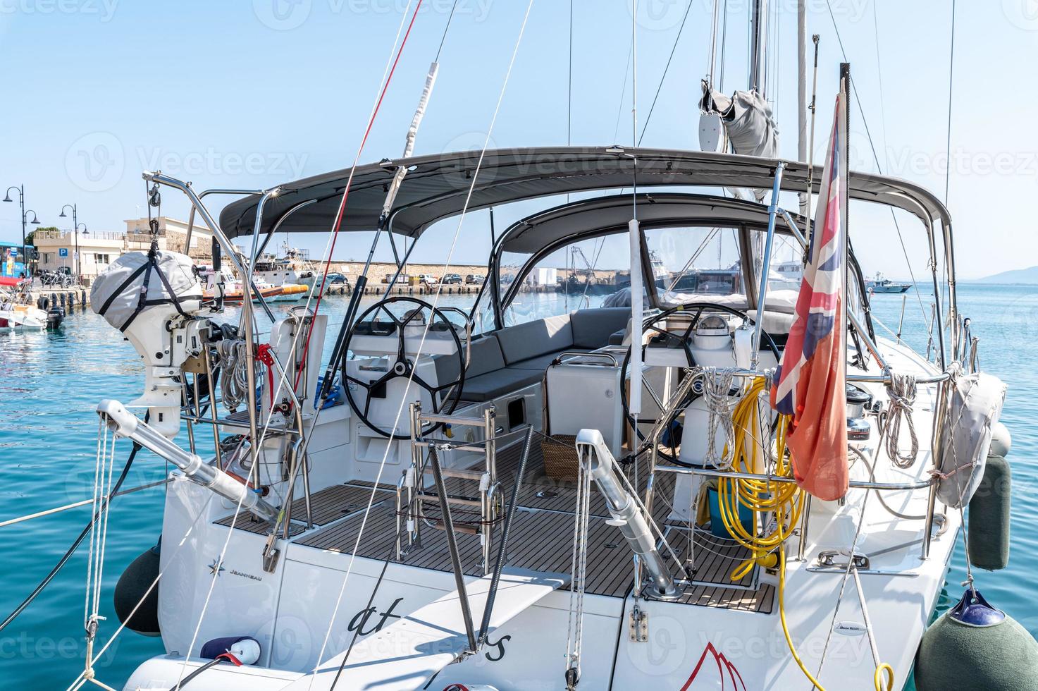 barco en un puerto foto