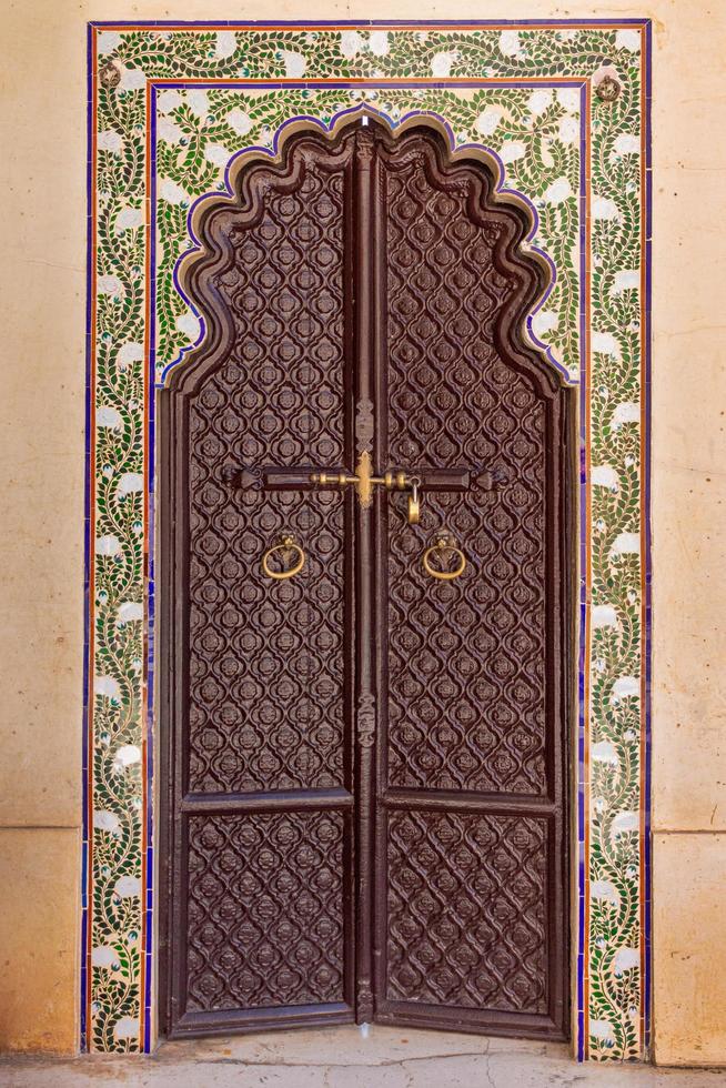 puerta india adornada foto