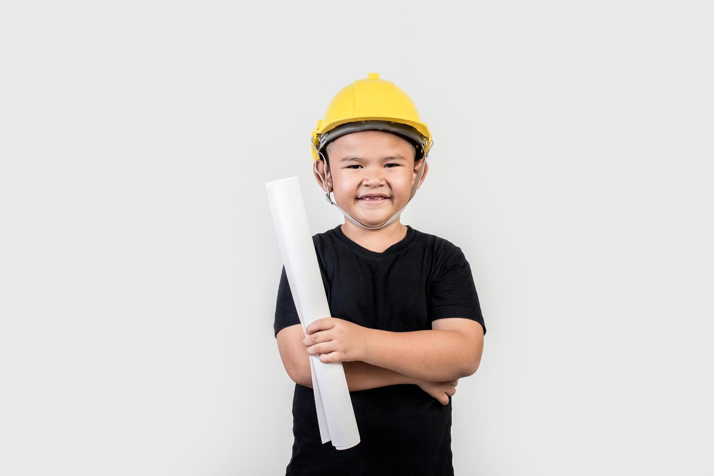 retrato, niño feliz, llevando, ingeniero, sombrero foto