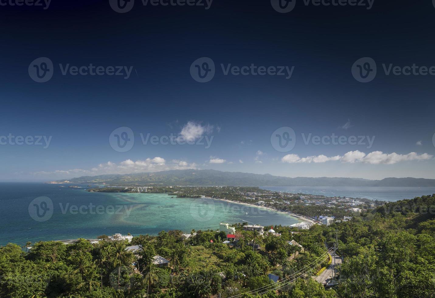 Vista del paisaje y la costa de la isla tropical de Boracay en Filipinas foto