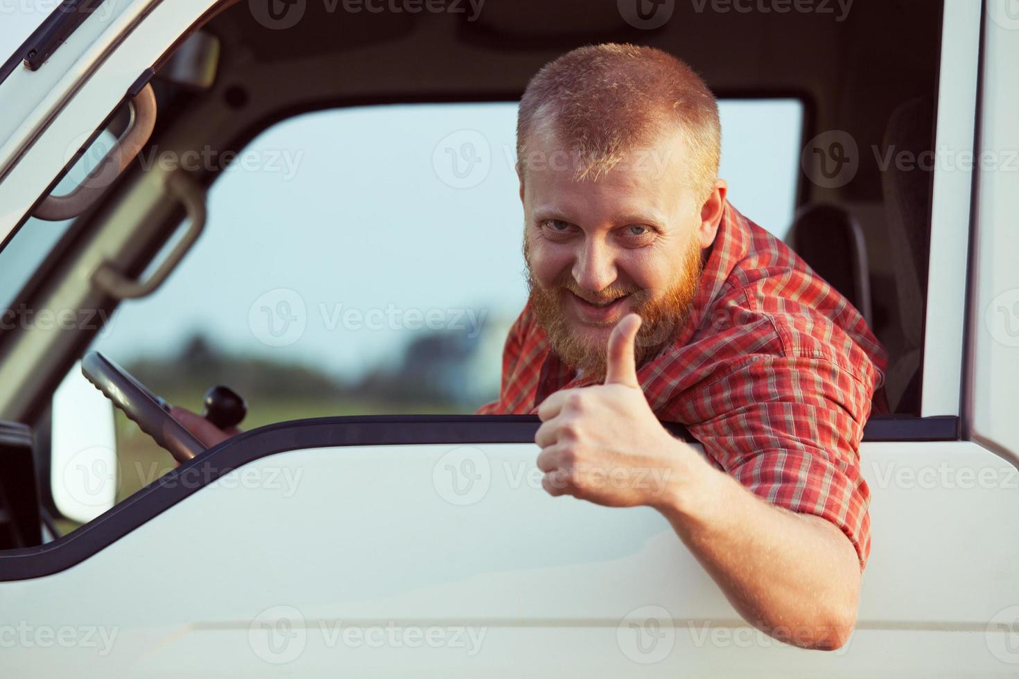 el conductor muestra que todo está bien foto