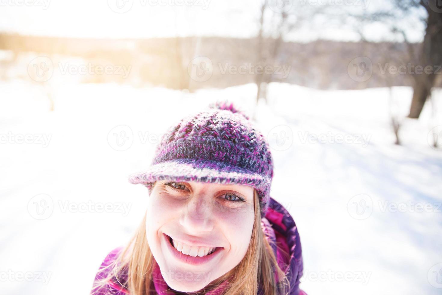 retrato de una niña alegre feliz foto