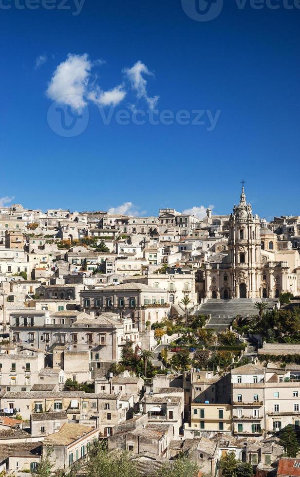 Vista de las casas tradicionales de la ciudad de Modica en Sicilia Italia foto