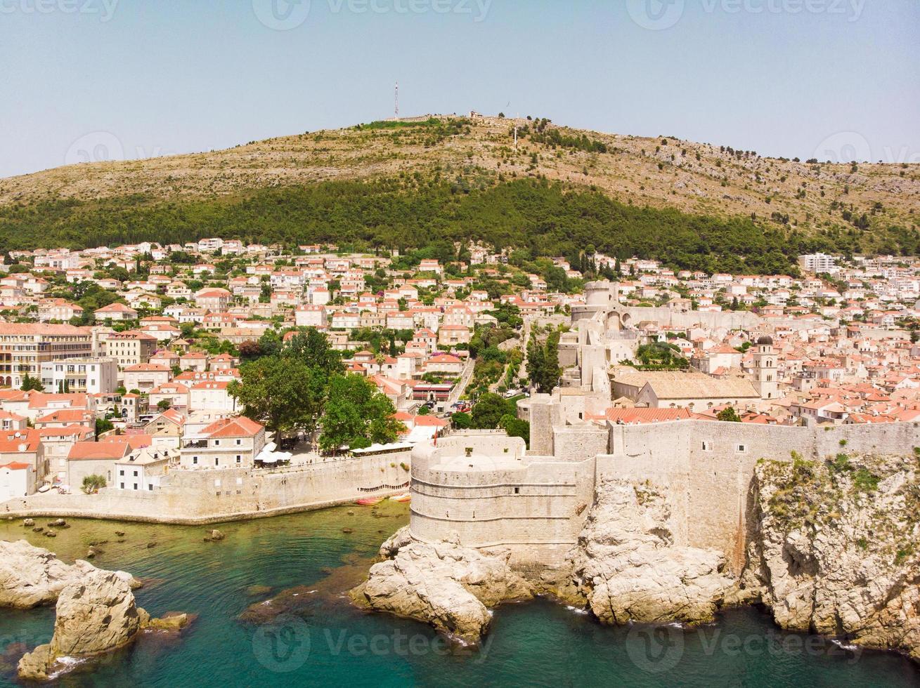 Vista aérea en el famoso casco antiguo de Croacia, Dubrovnik foto