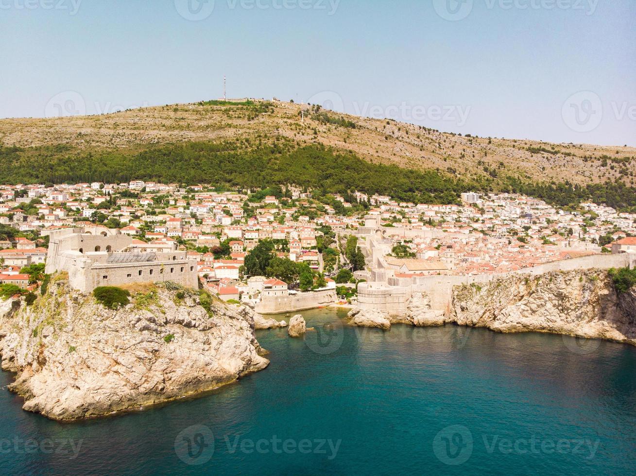 Vista aérea en el famoso casco antiguo de Croacia, Dubrovnik foto