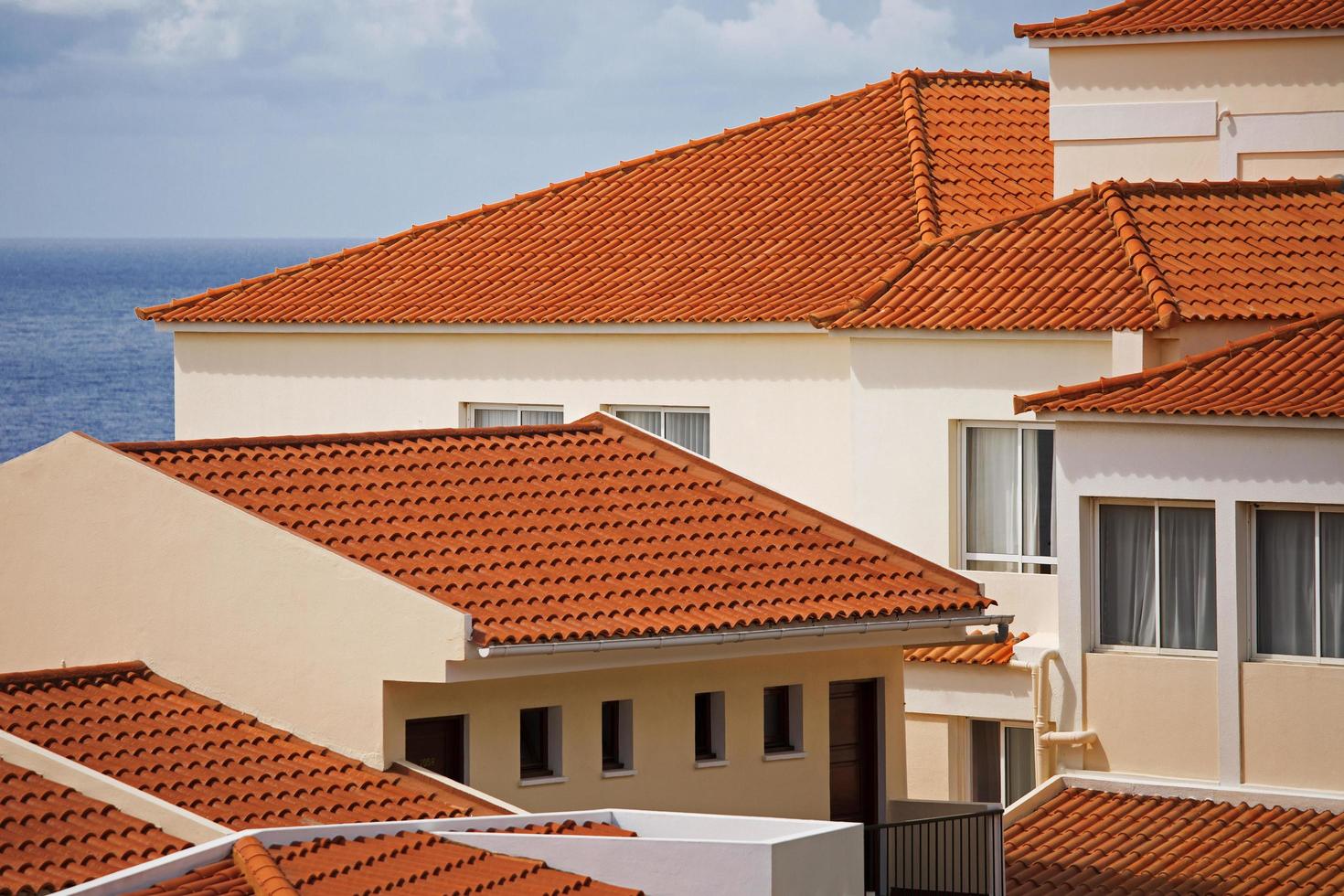 fragmentos de casas con techo de tejas foto