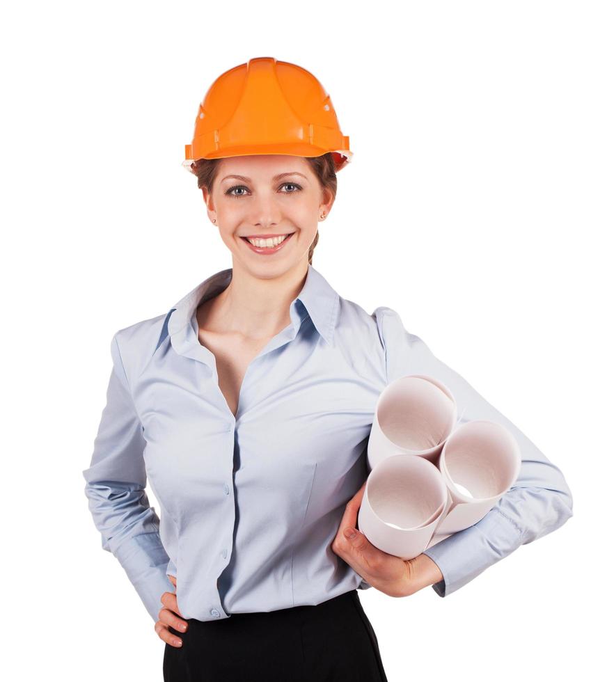 mujer en un casco con planes de construcción foto