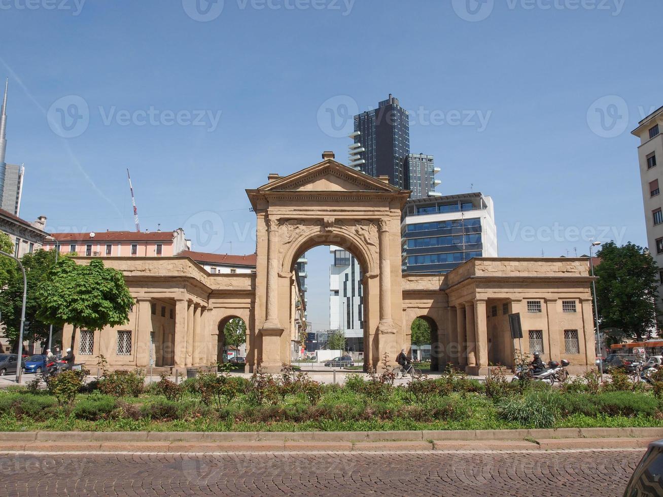 porta nuova en milán foto