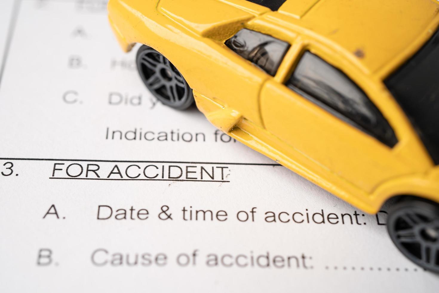 Car on Insurance claim accident form, Car loan photo