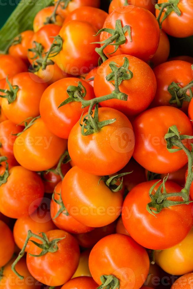 Fondo de tomates rojos. foto