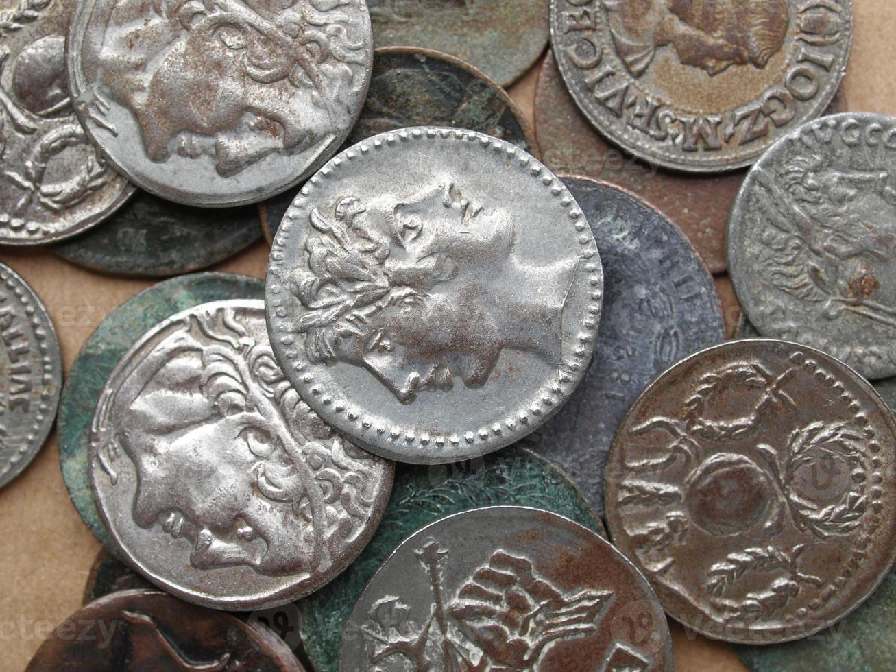 monedas antiguas romanas y griegas foto