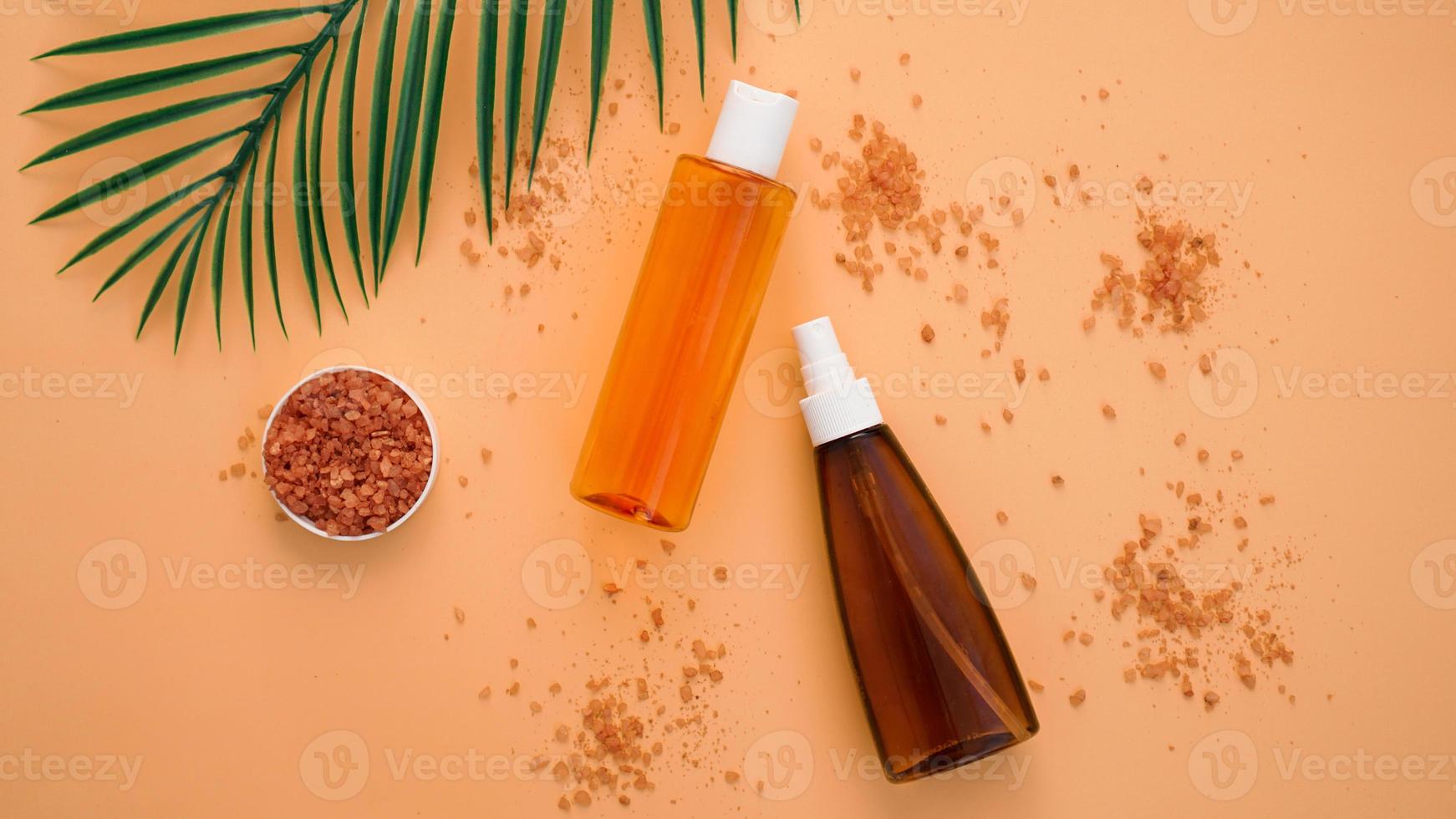 productos cosméticos naturales para el cuidado de la piel de verano foto