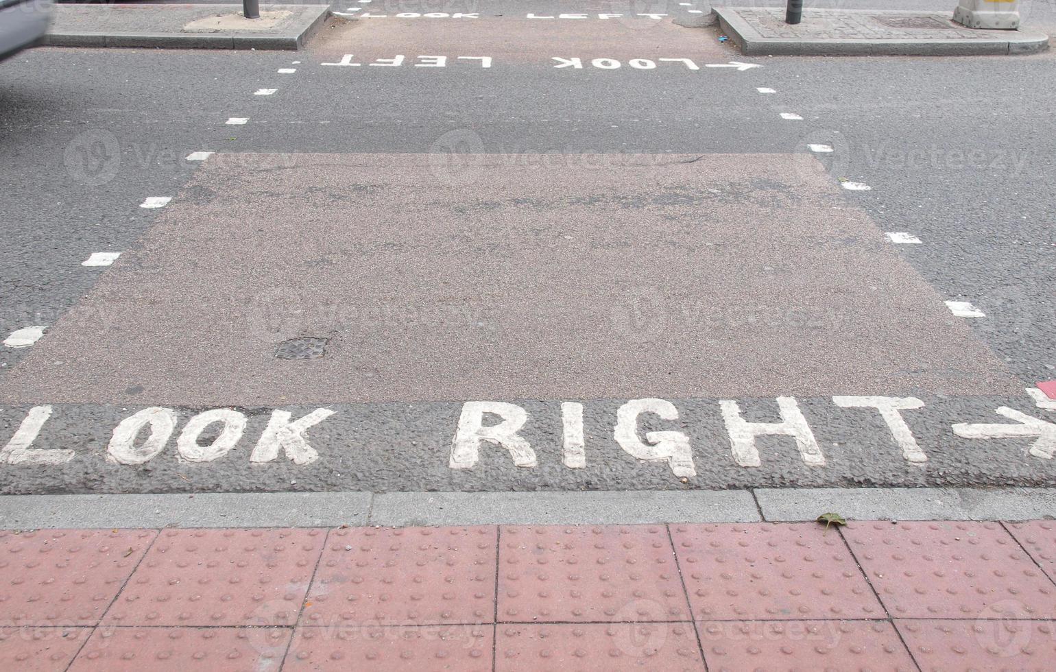 Look Right sign photo