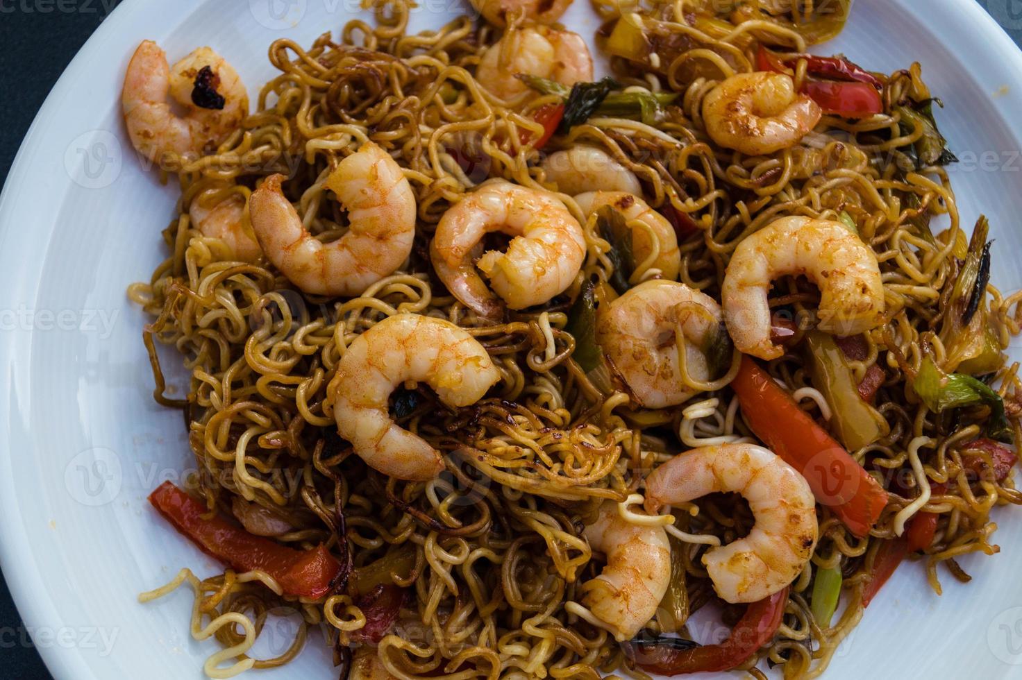 Roasted noodles with shrimps and garlic photo