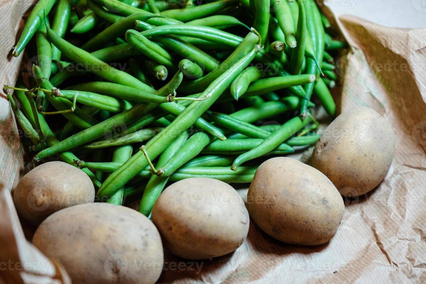 ganso asado con frijoles y patatas duquesa foto