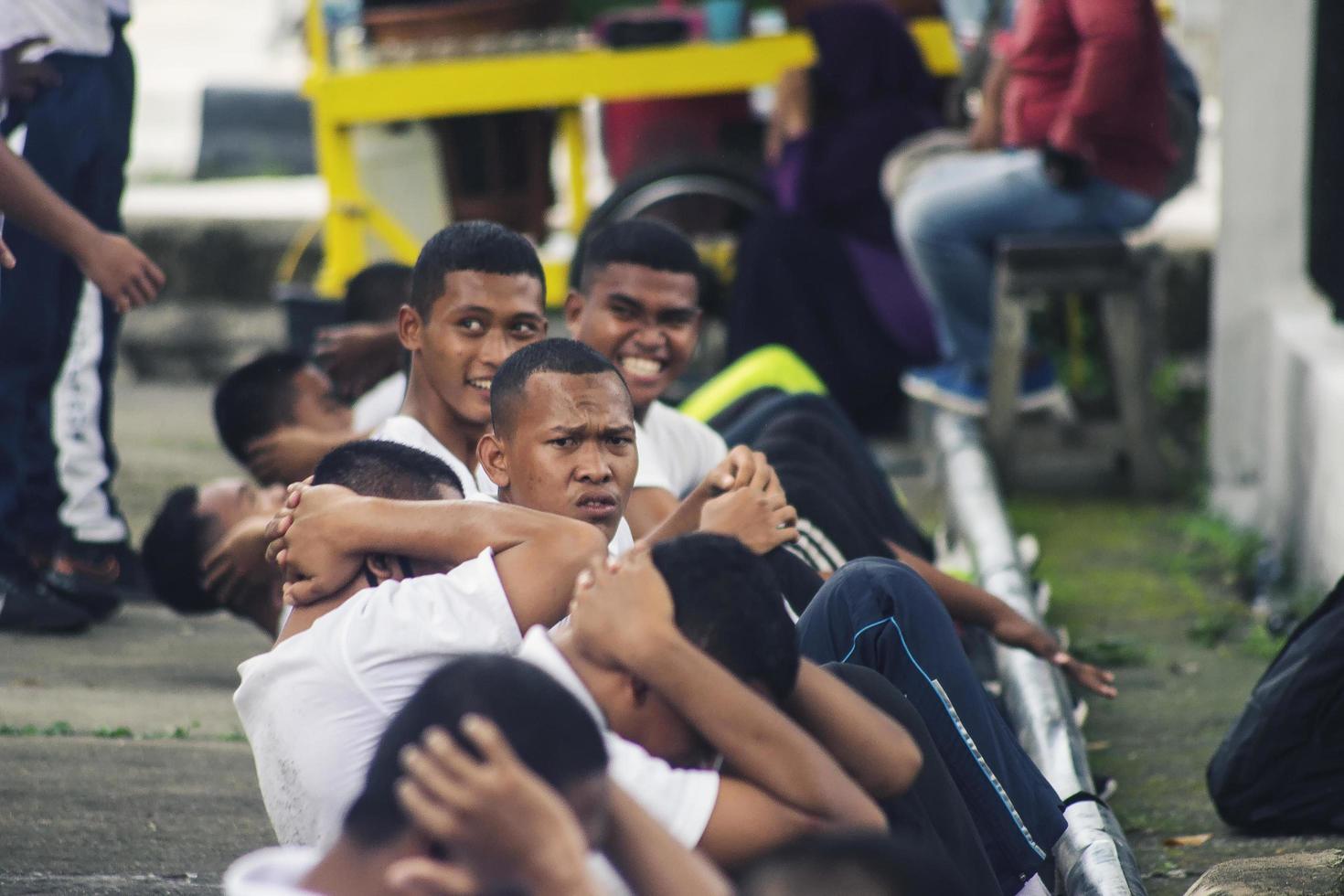 sorong, papua occidental, indonesia 2021- candidatos no comisionados de la policía indonesia foto