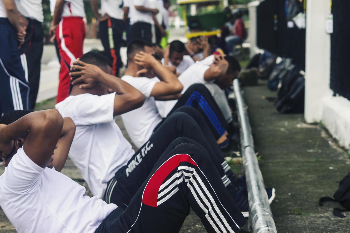 sorong, papua occidental, indonesia 2021- candidatos no comisionados de la policía indonesia foto