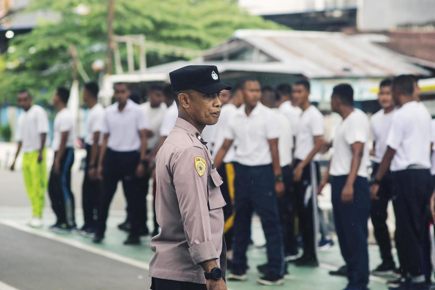 sorong, papua occidental, indonesia 2021- candidatos no comisionados de la policía indonesia foto