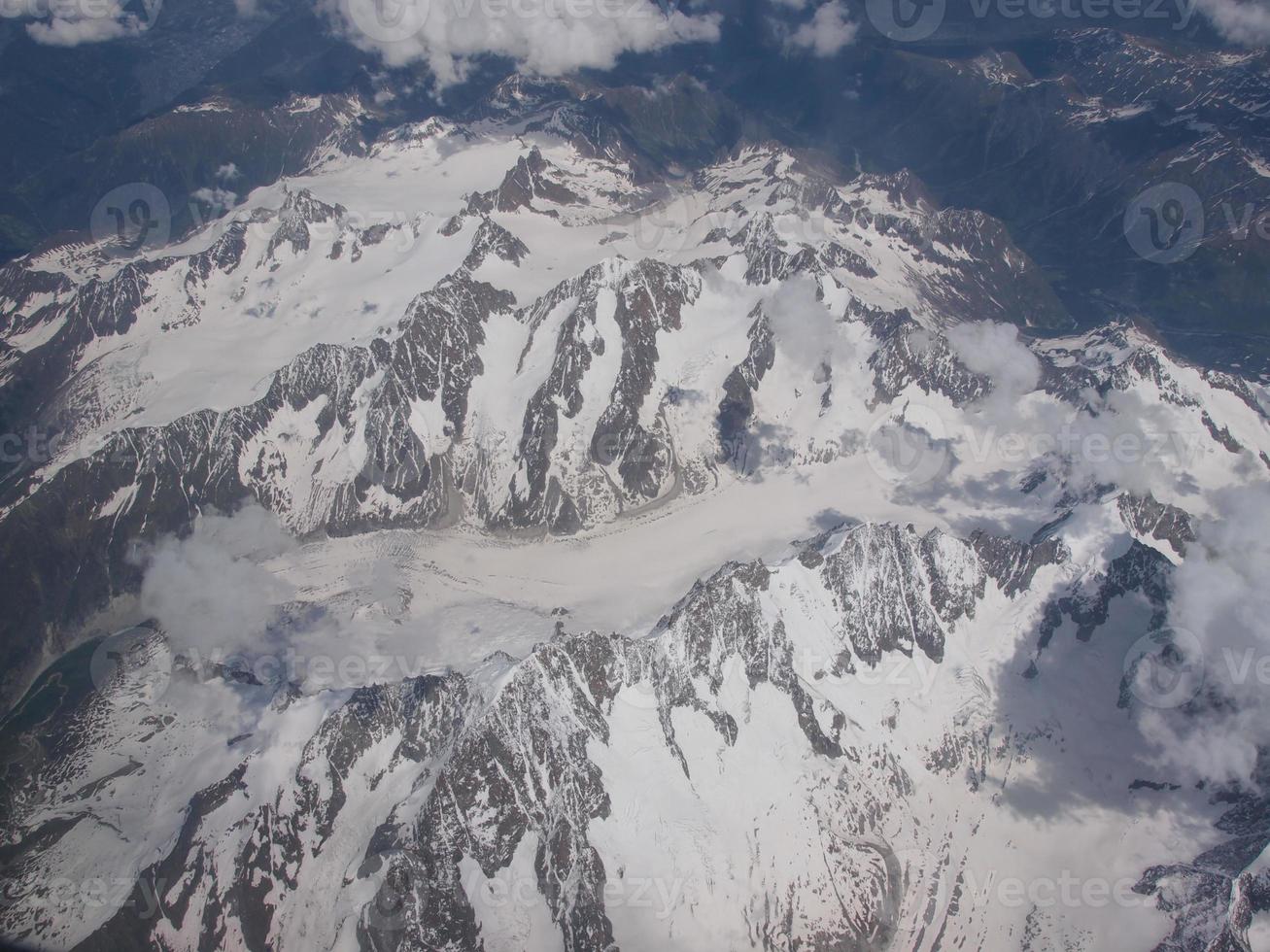 vista aérea del glaciar de los alpes foto