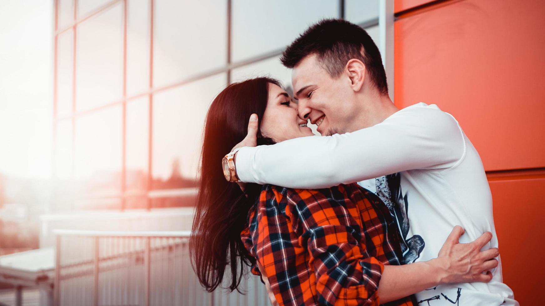 joven, moderno, elegante, pareja, urbano, ciudad, aire libre foto