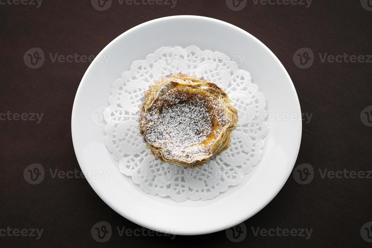 pastel de nata famoso bocadillo dulce portugués flan de huevo tarta de hojaldre foto